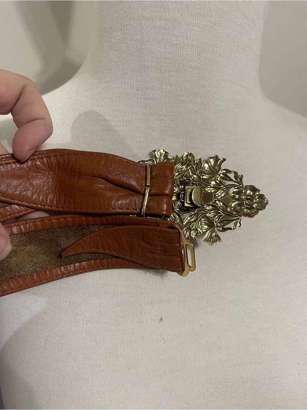 VTG Brown Leather Belt with Ornate Gold Floral Buckle - Picture 3 of 3